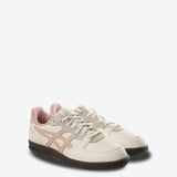 White sneakers,side view