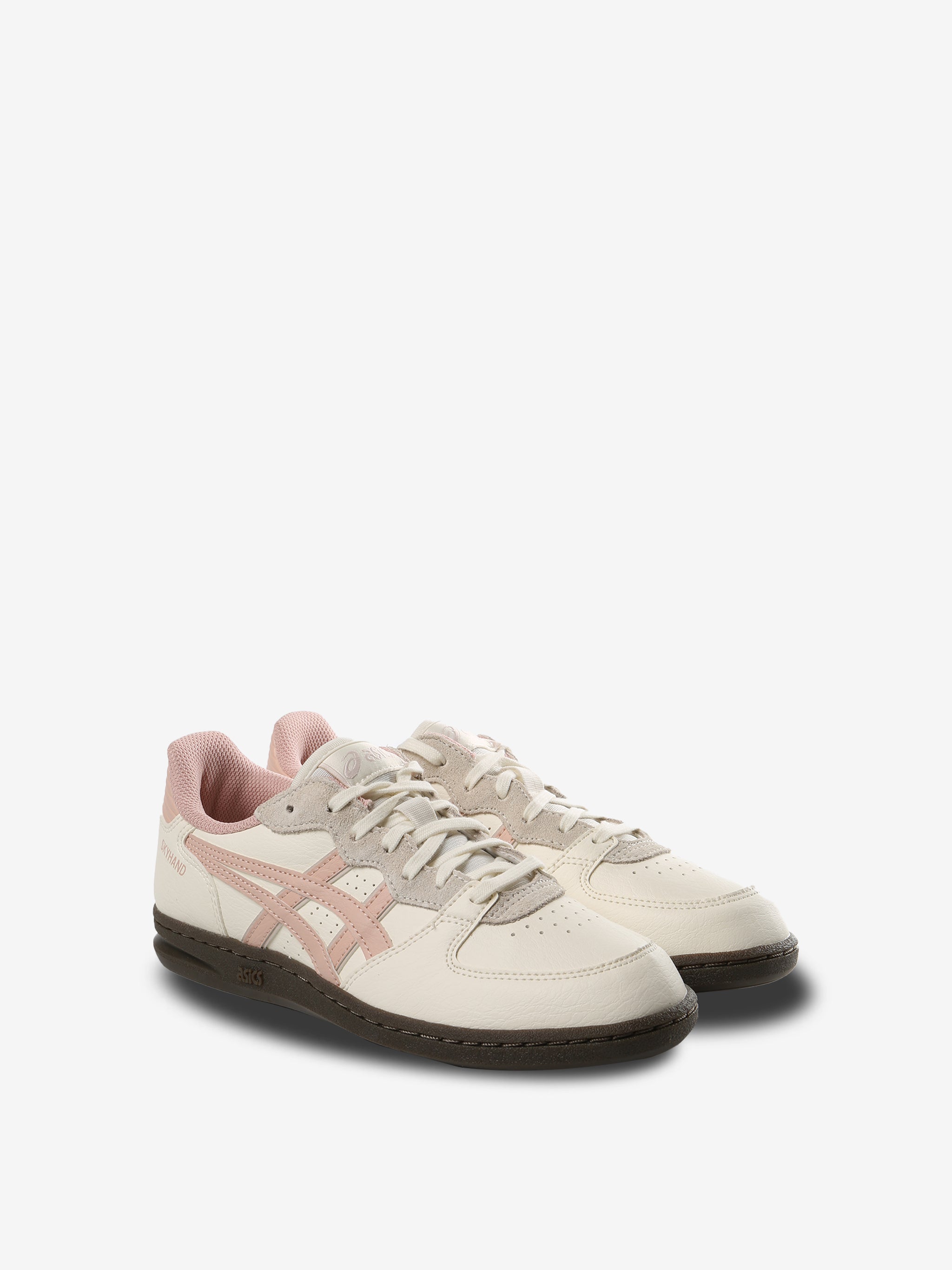 White sneakers,side view