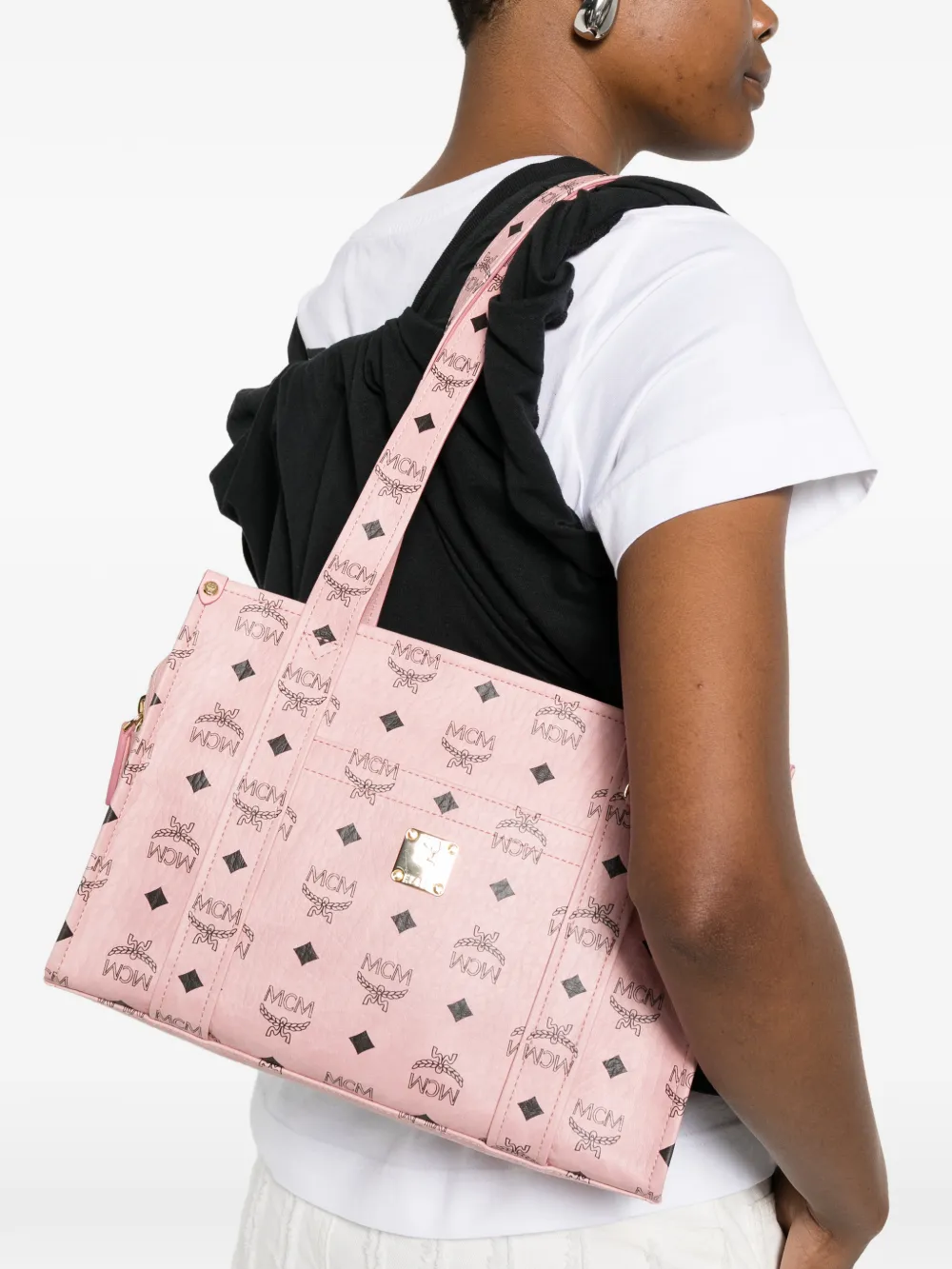 Pink bag worn by a person, showing the bag's fit