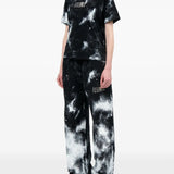 Black T-shirt, full body view