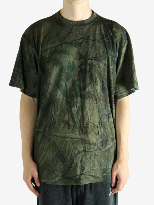 Green t-shirt worn by a person, showing the t-shirt's fit