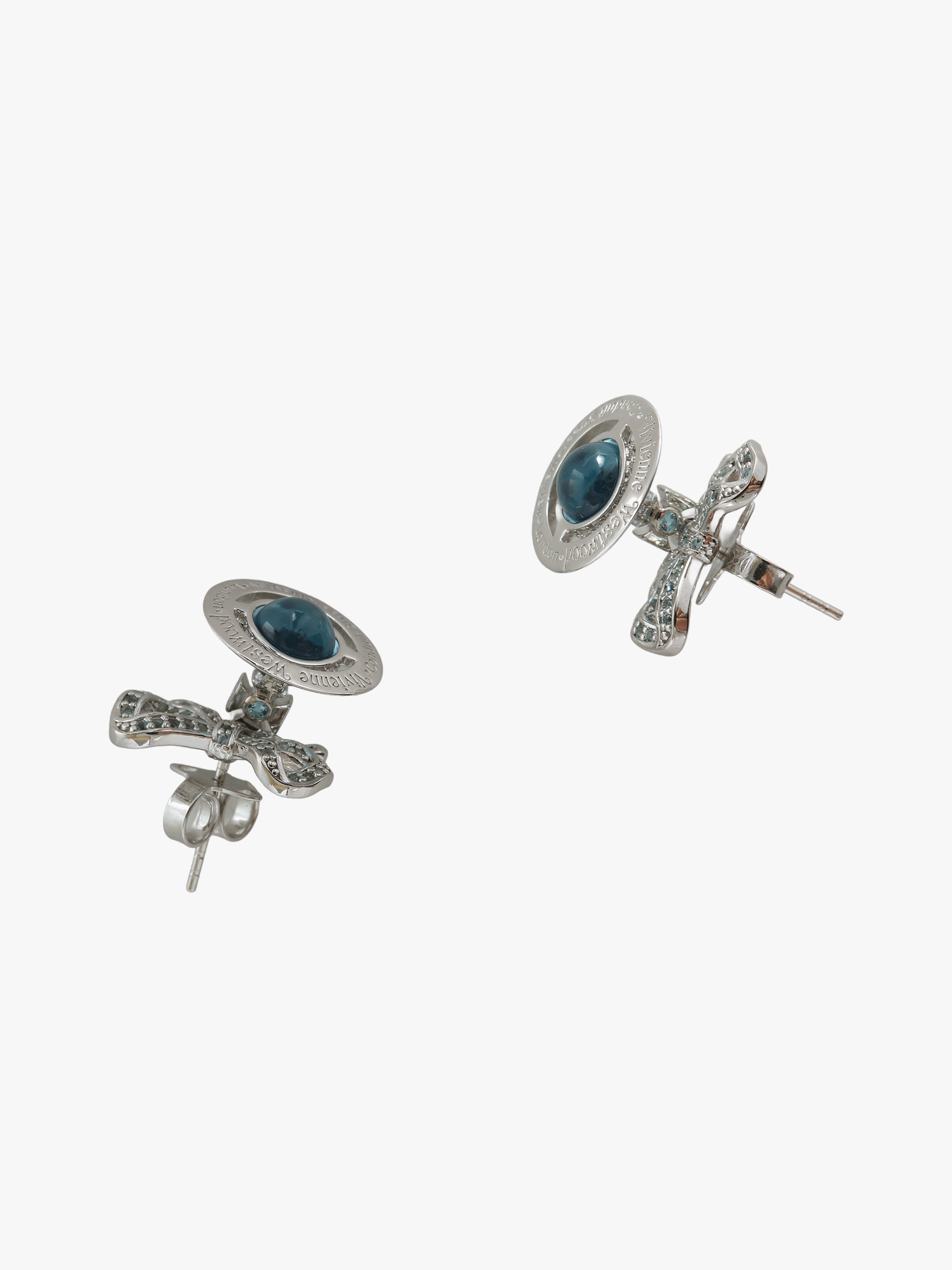 Blue accessories, front view