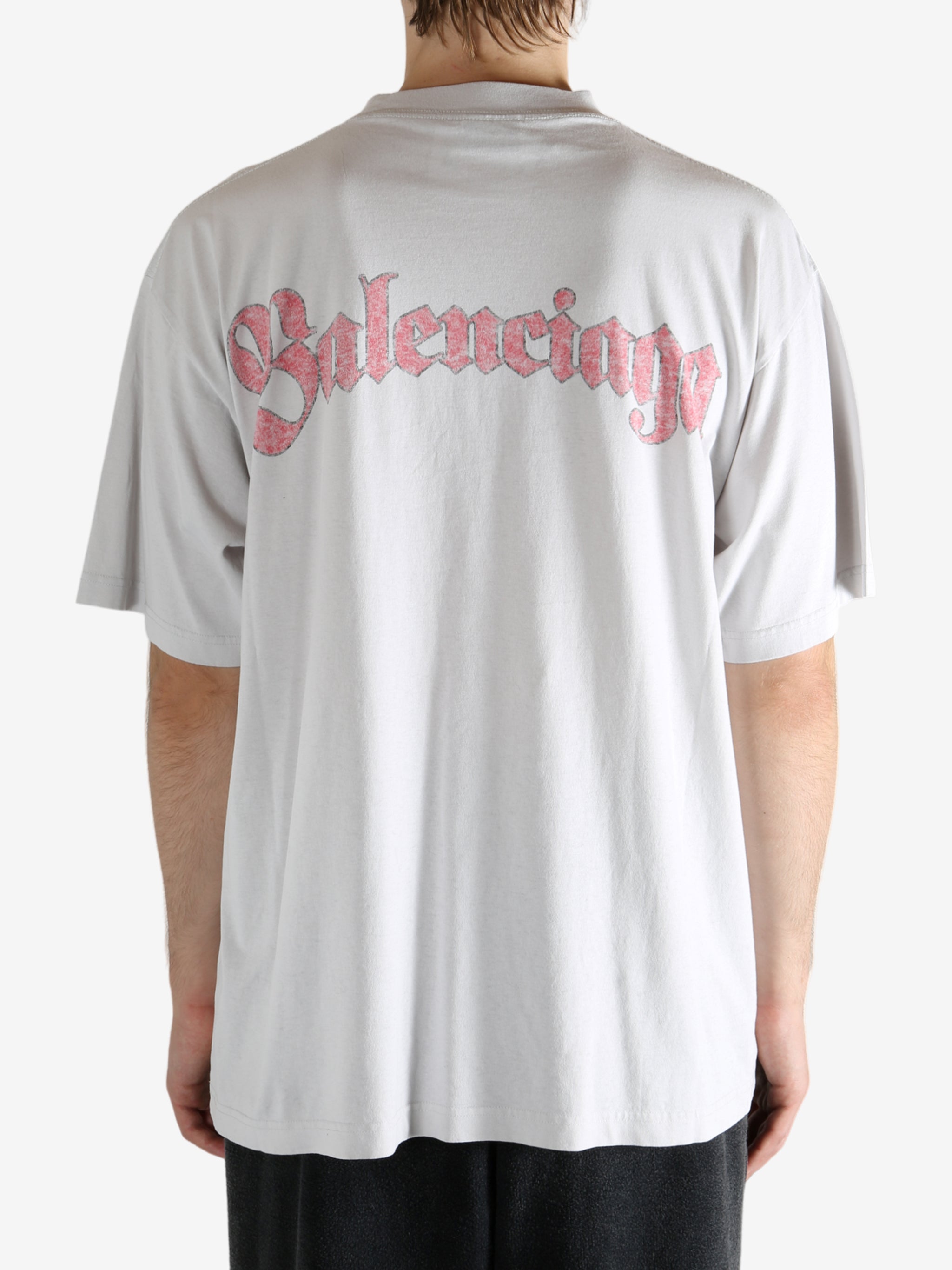 White t-shirt worn by a person, showing the t-shirt's fit