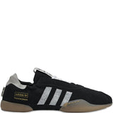 Black shoes,front view