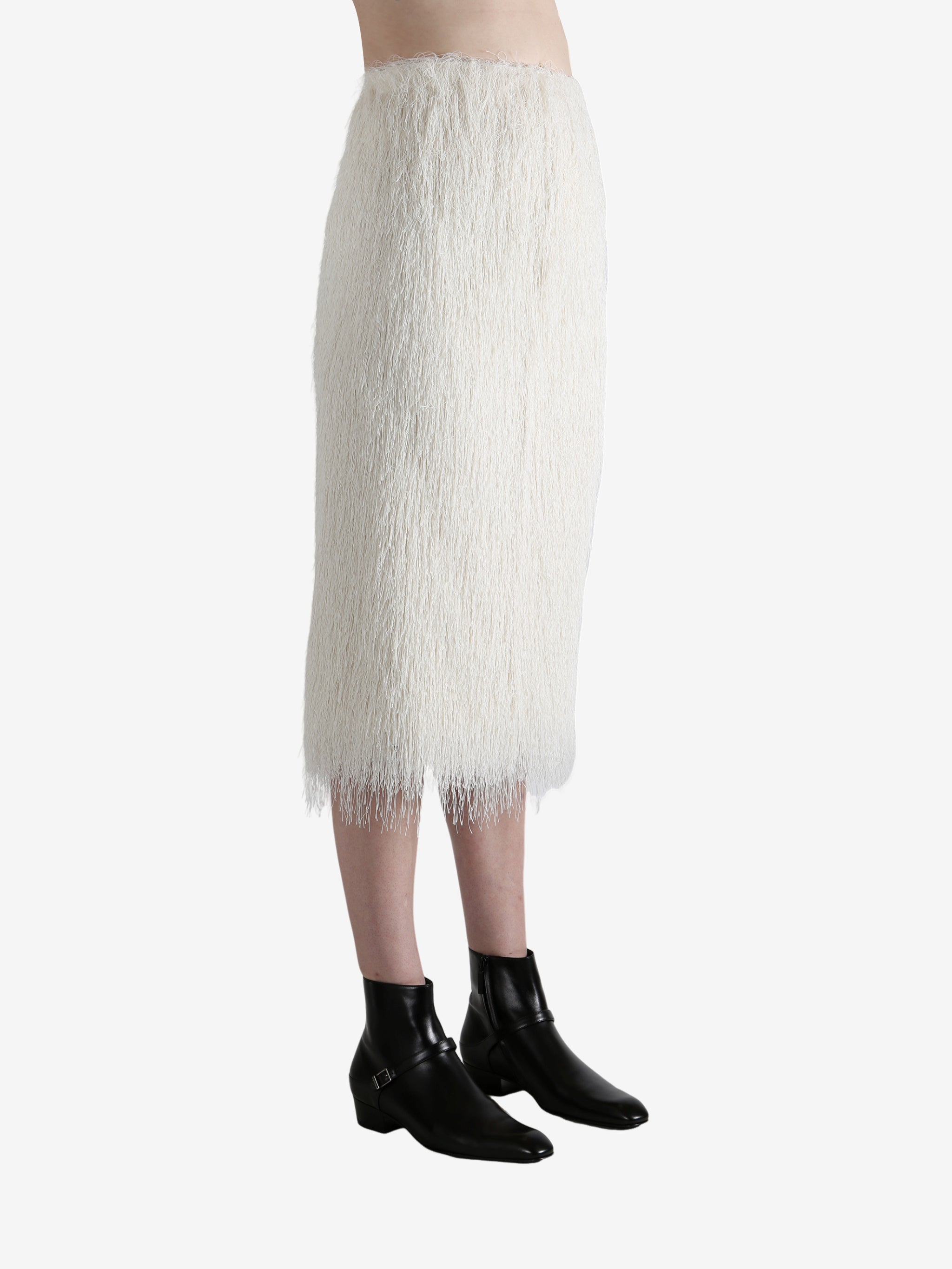 White skirt worn by a person, showing the skirt fit