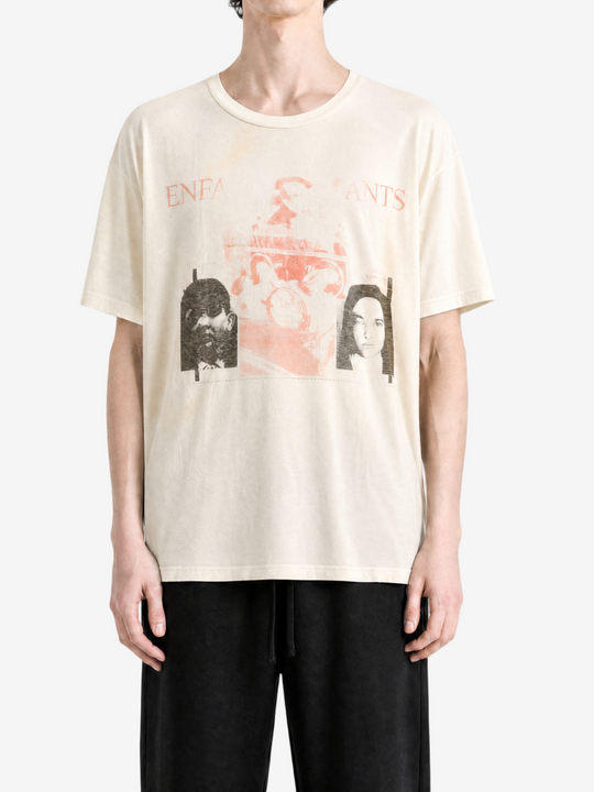 White t-shirt, full body view