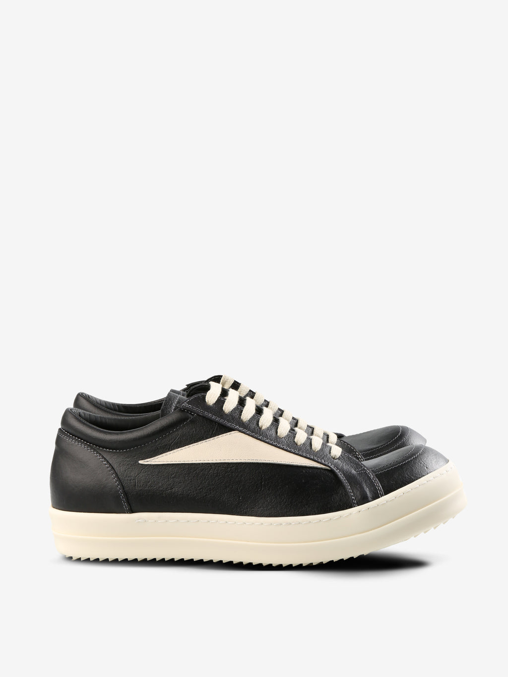 Black sneaskers,side view