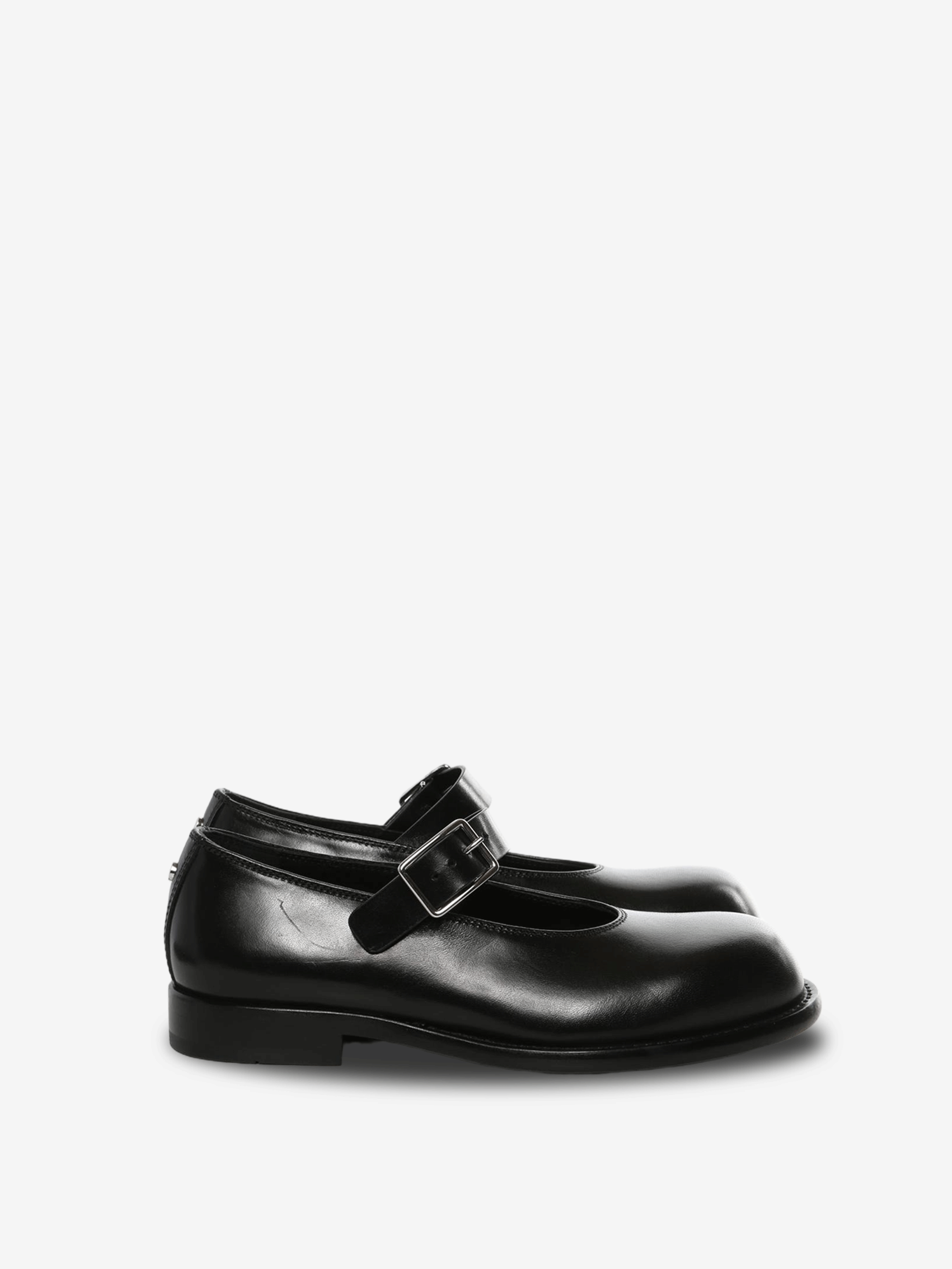 Black shoes, front view