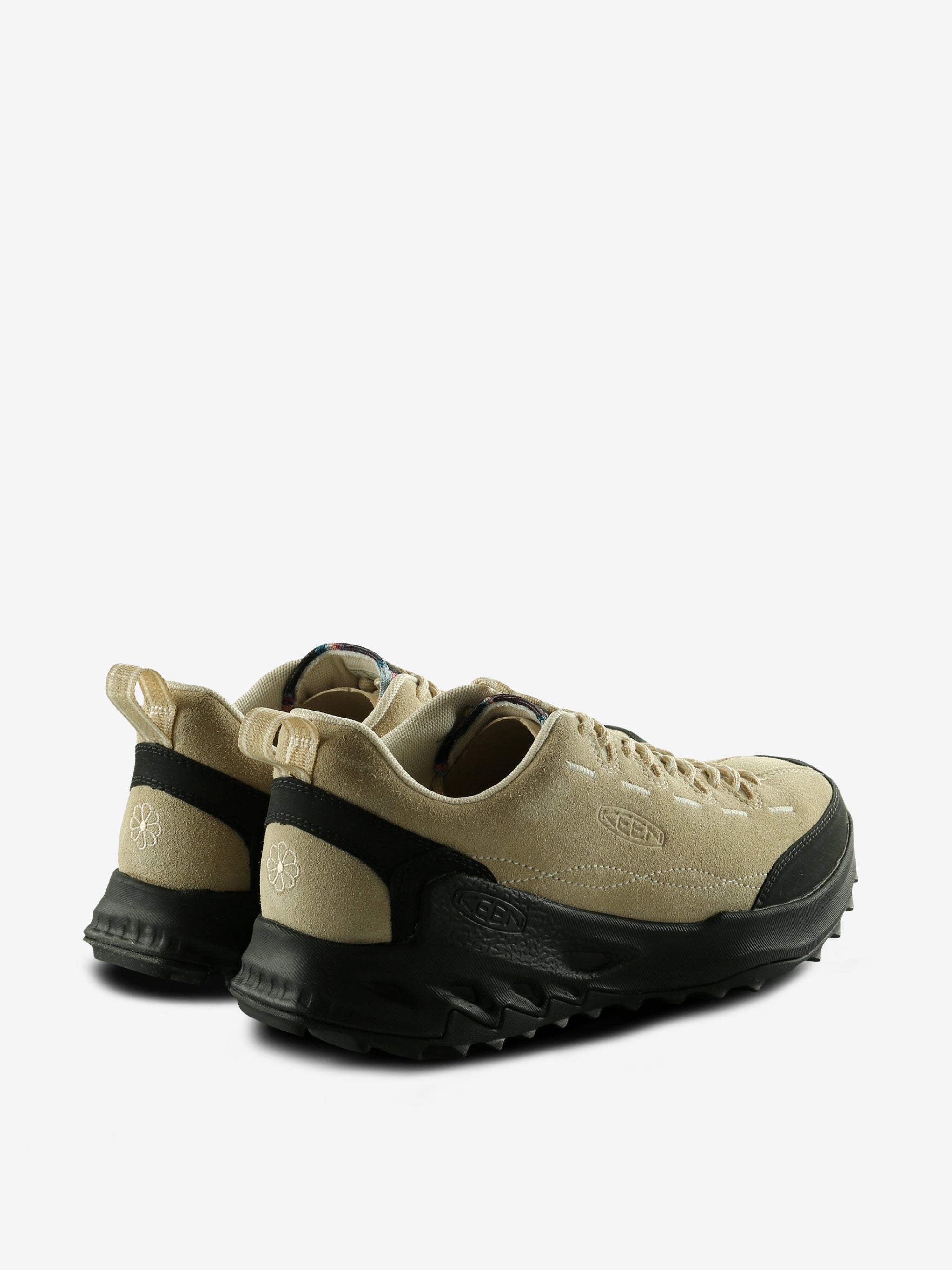 Beige shoes,front view