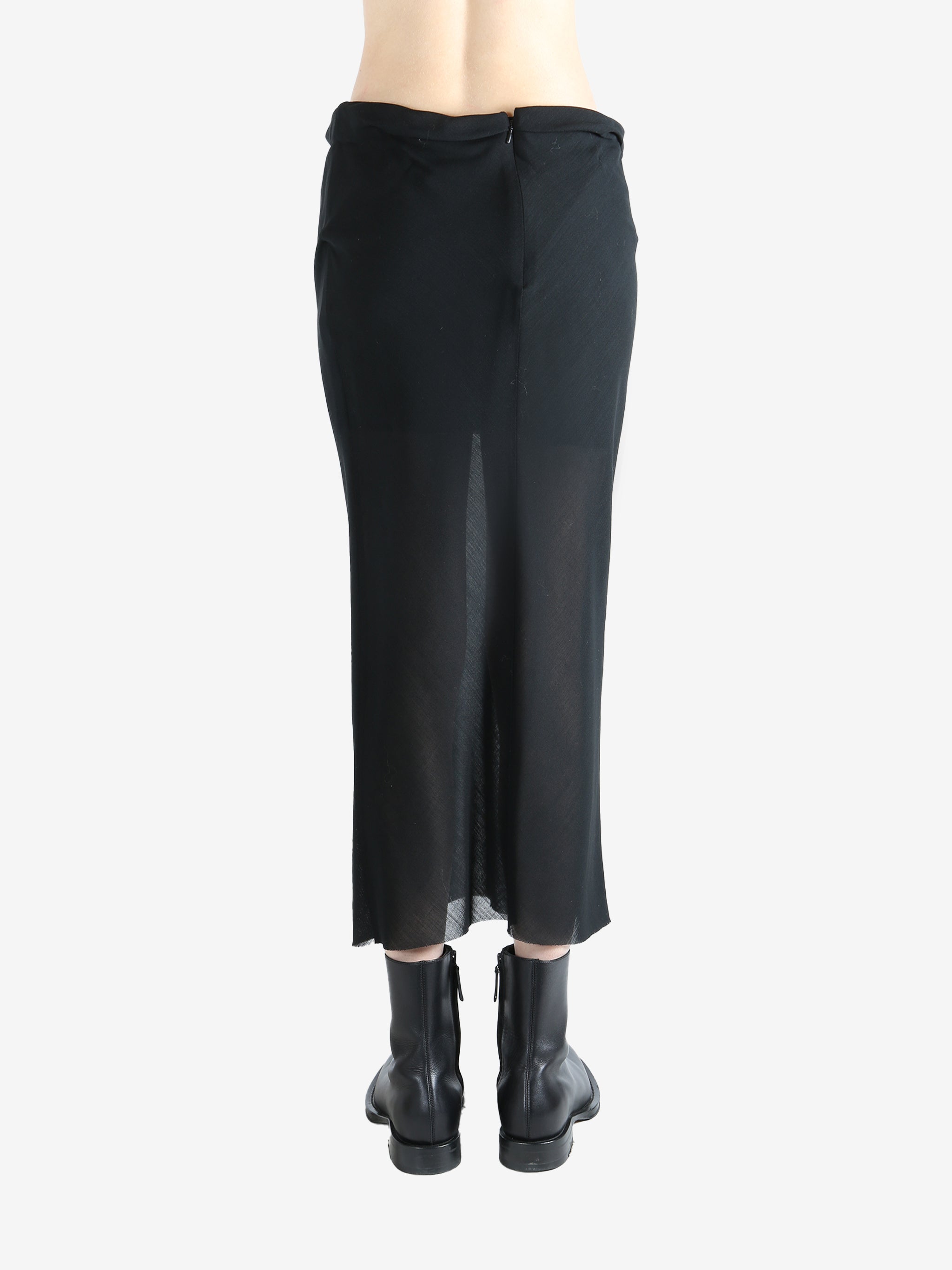 Black skirt worn by a person, shwing the skirt's fit