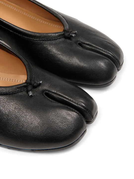 Black shoes, front view