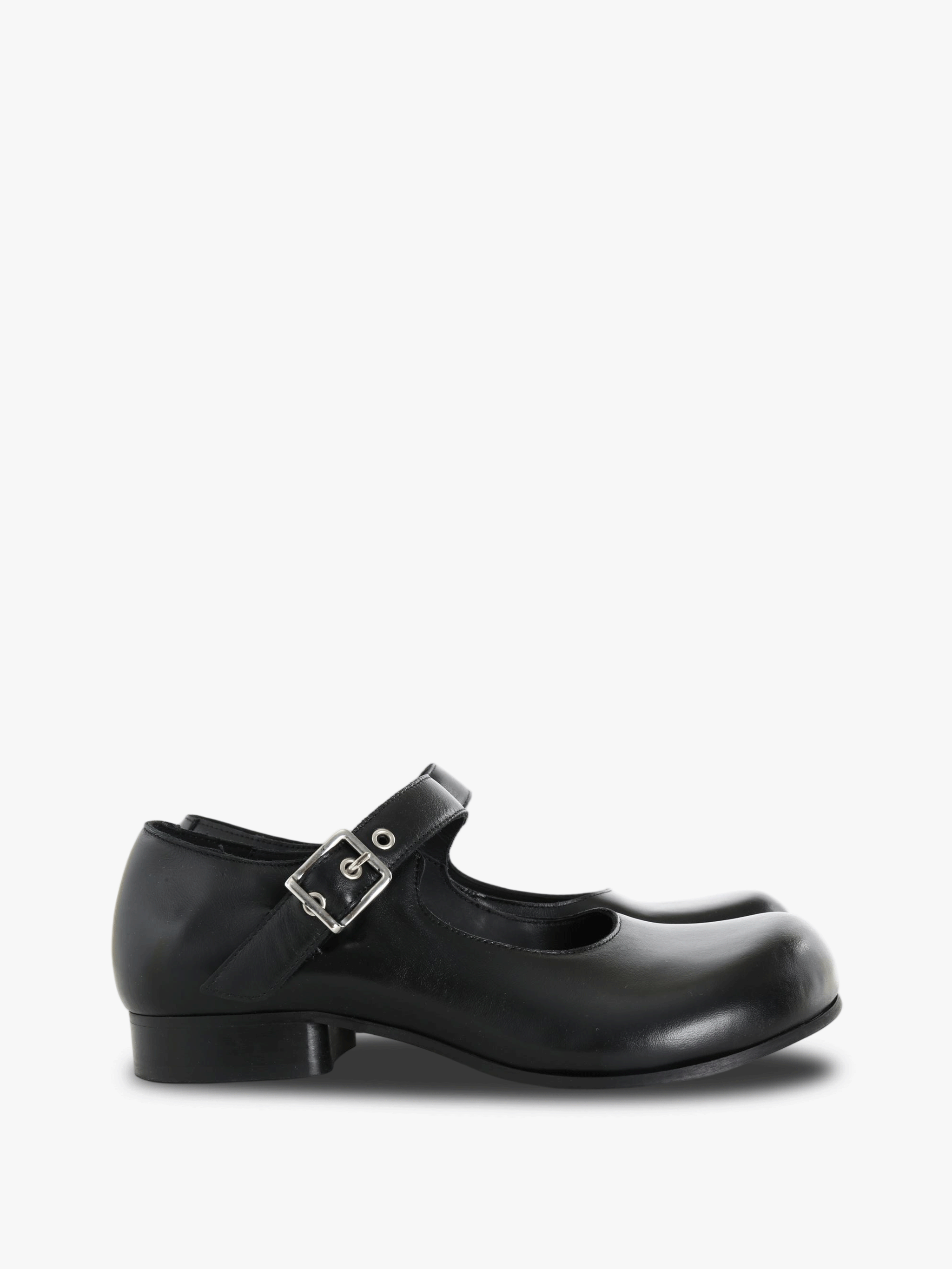 Black shoes, front view