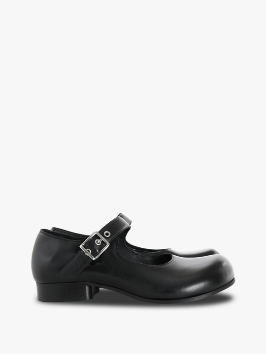 Black shoes, front view
