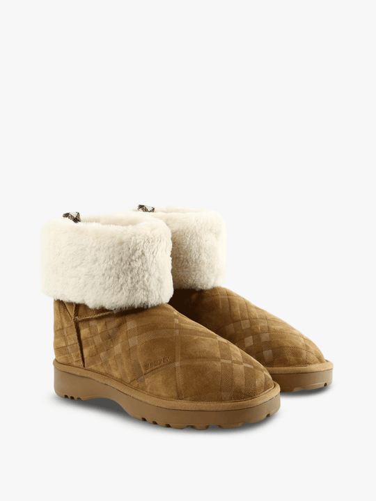 Brown boots, front view