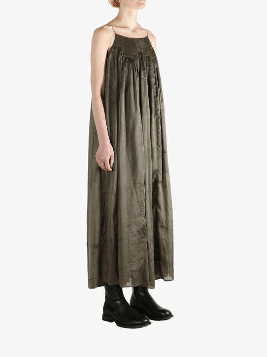 Green dress,side view