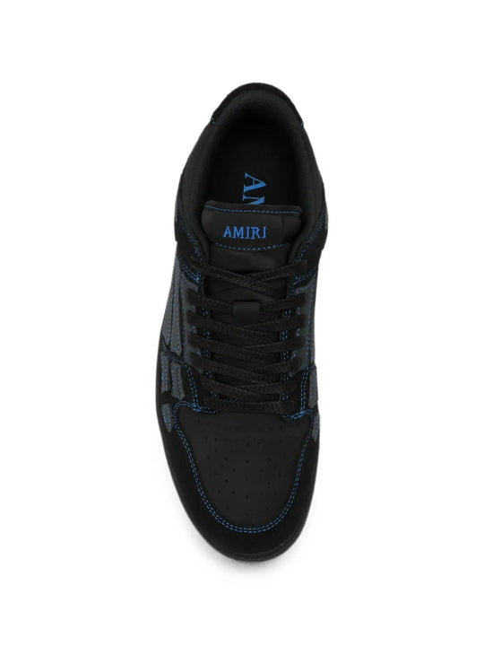 Black shoes, front view