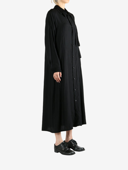 Black shirt, full body view