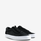 Black shoes, front view
