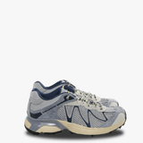 Grey sneaker,front view