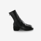 Black boots, front view