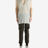 White t-shirt, full body view