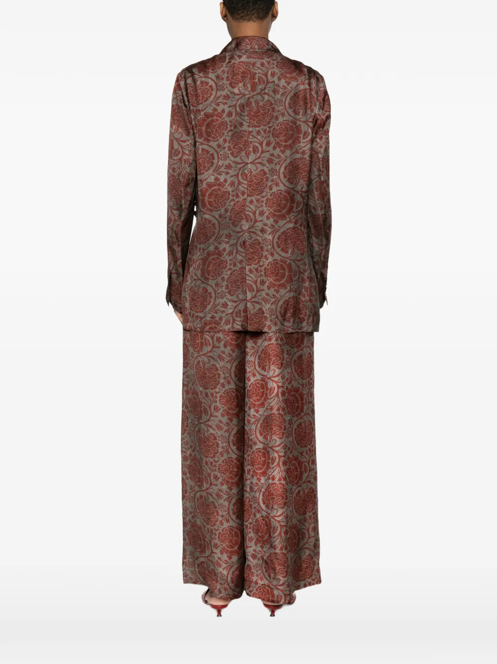 Red jacket,full body view