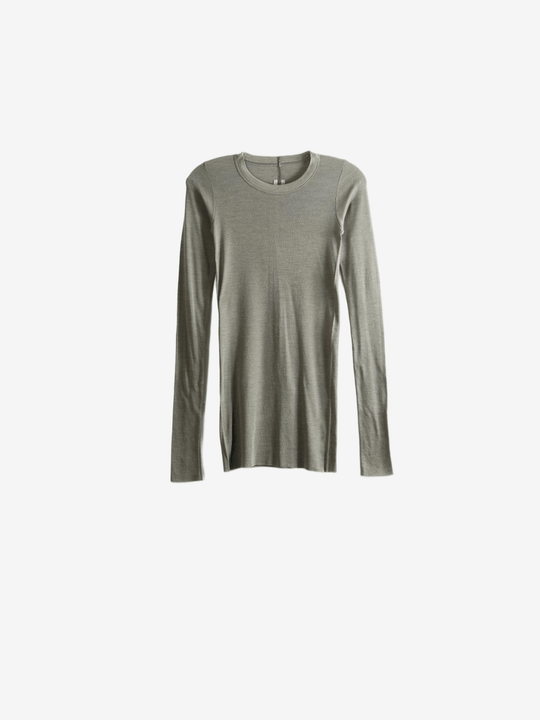 Grey t-shirt, front view