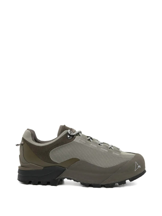 Grey sneaker, front view