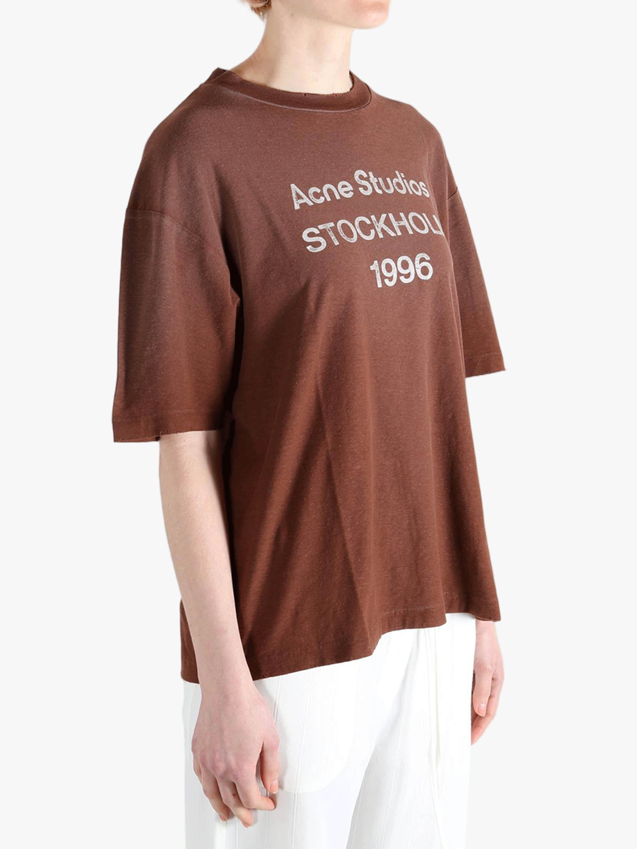 Brown t-shirt worn by a person, showing the t-shirt fit