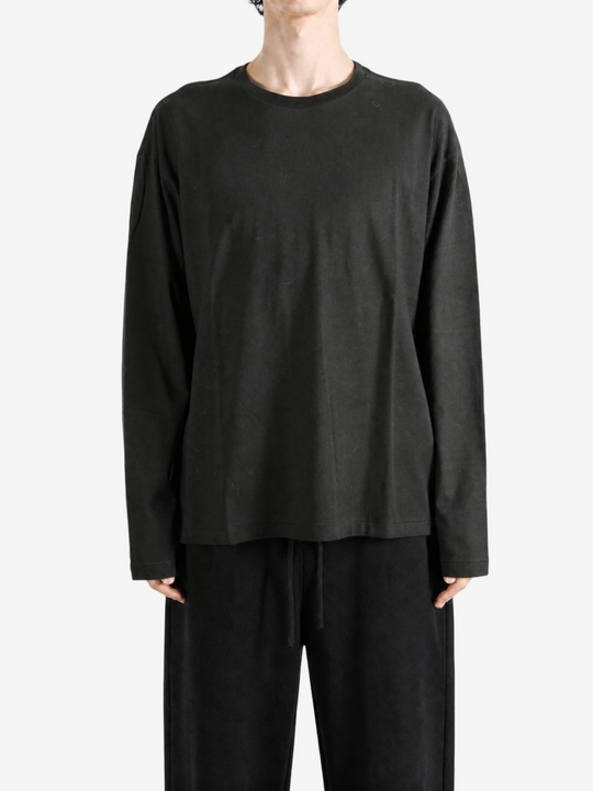 Black t-shirt, full body view