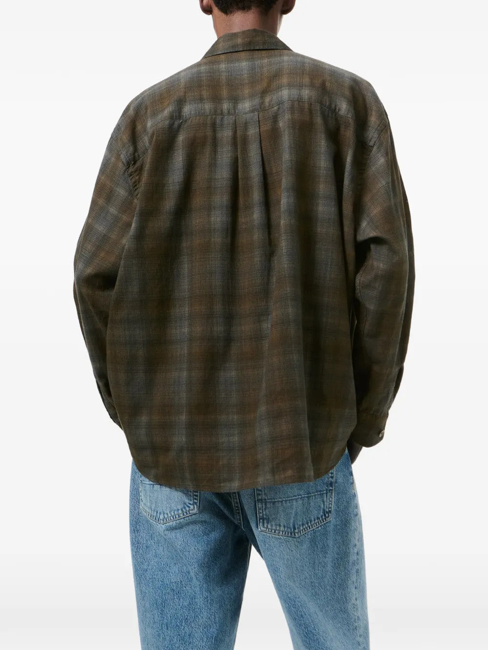 Green shirt, full body view