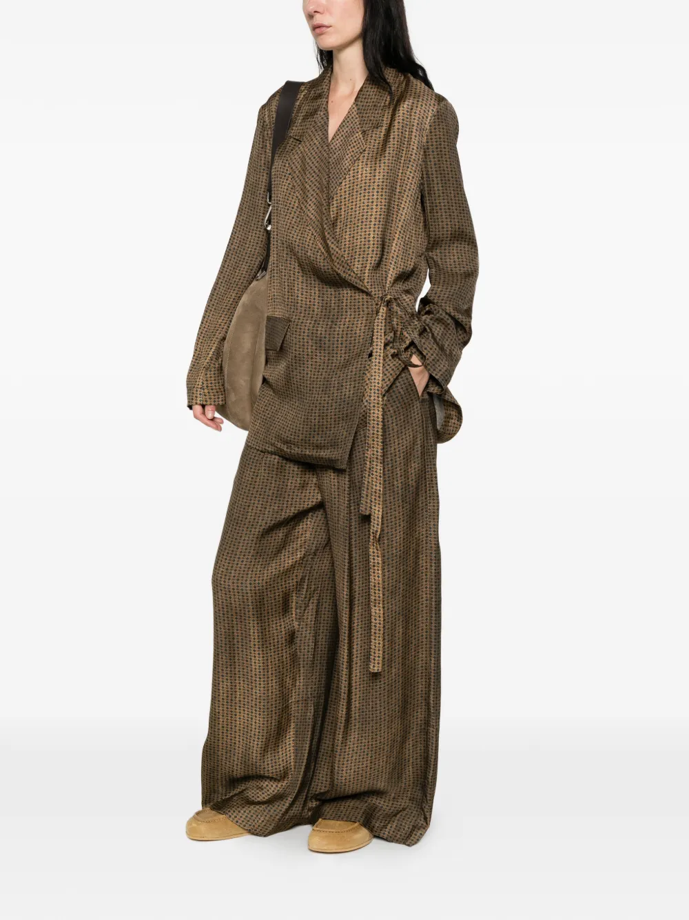 brown jacket,full body view