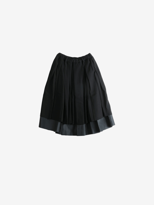 Black skirt, front view