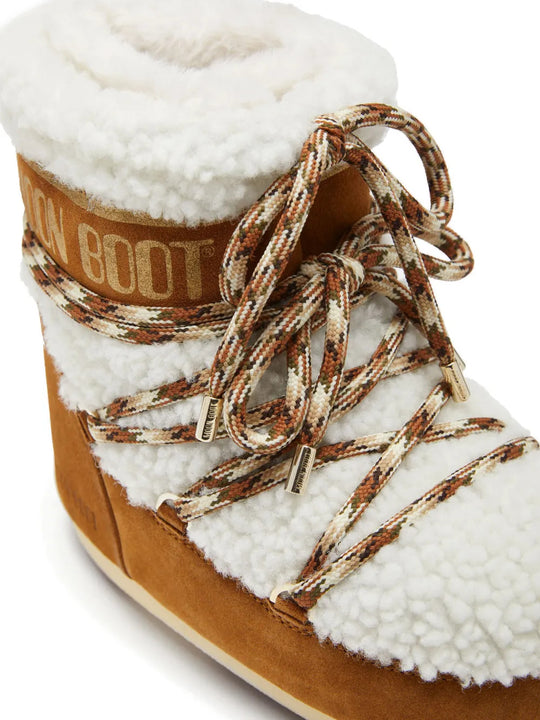 Brown boots, front view