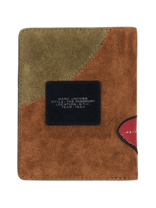 Brown accessories, front view