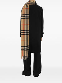 BURBERRY - Unisex Washed Giant Check Scarf