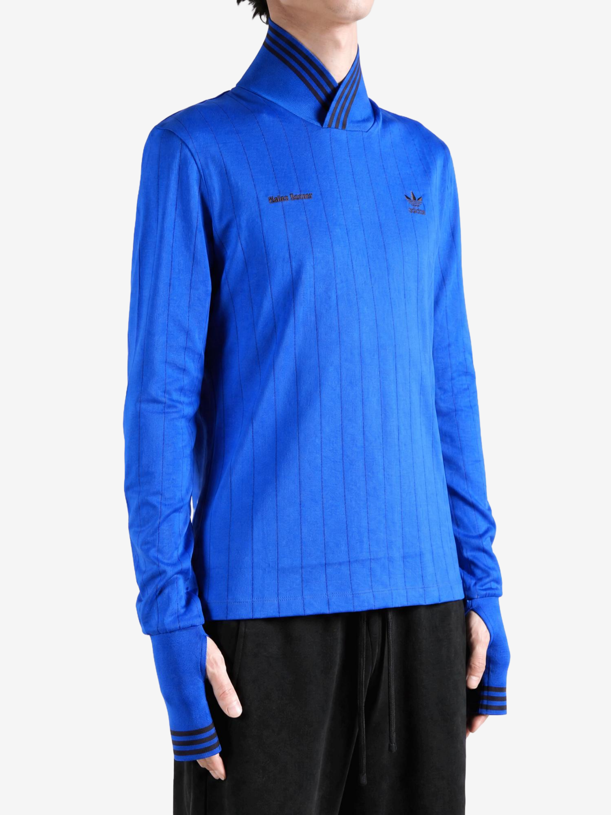 Blue top, front view