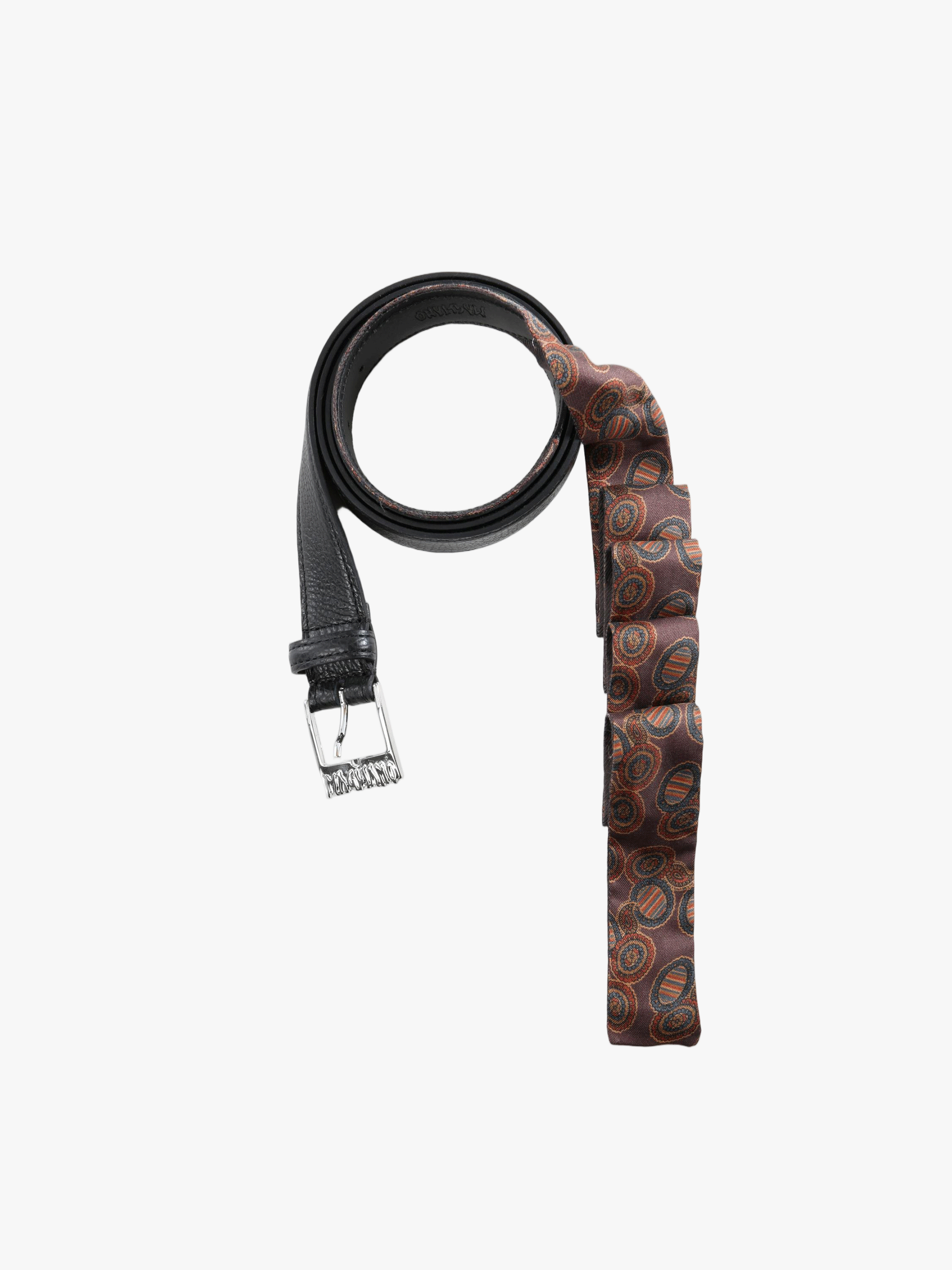 Black accessories, front view