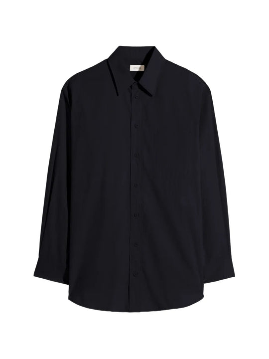 Black shirt, front view