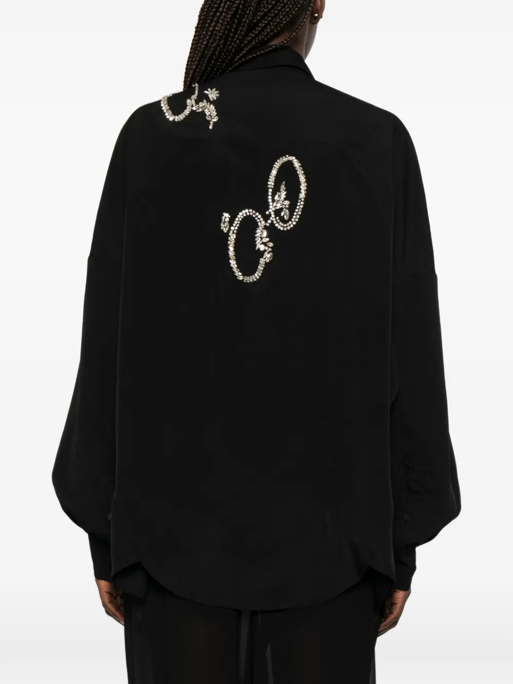 Black shirt, full body view