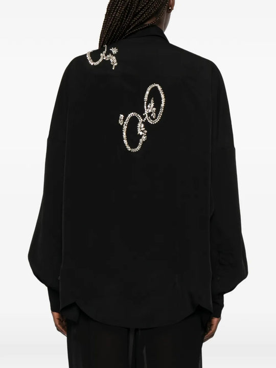 Black shirt, full body view