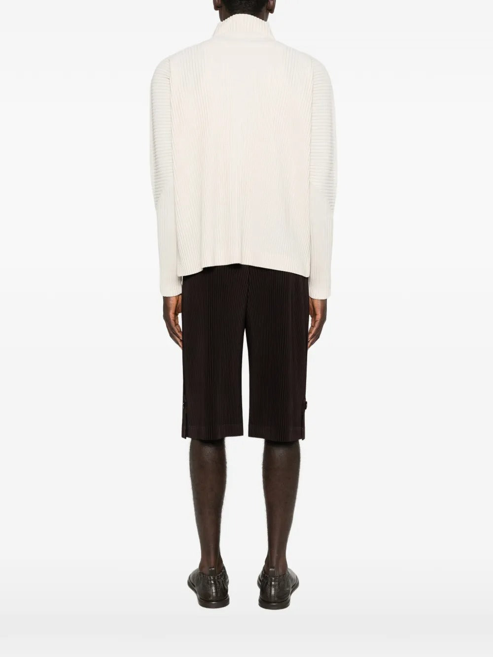 White t-shirts, full body view