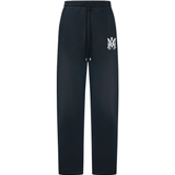 black pants,front view