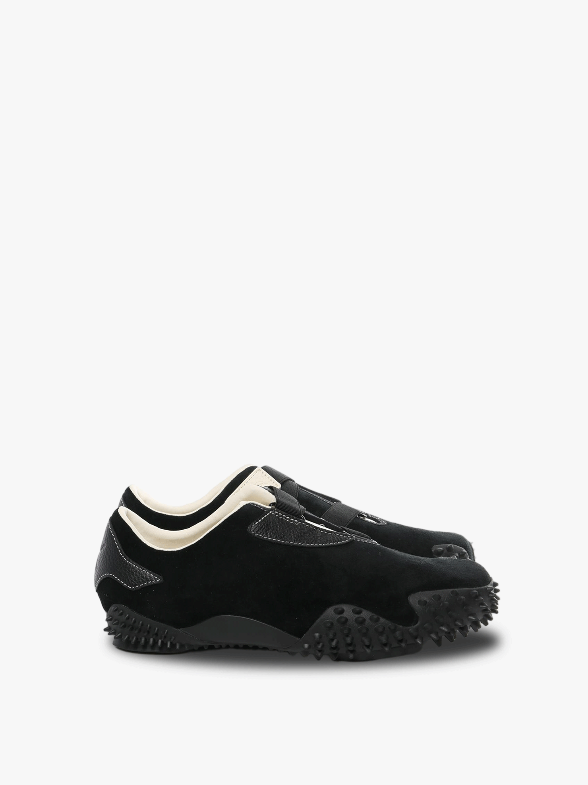 Black shoes,front view