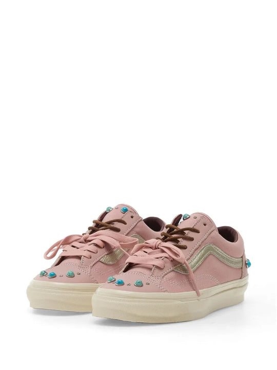 Pink shoes, front view