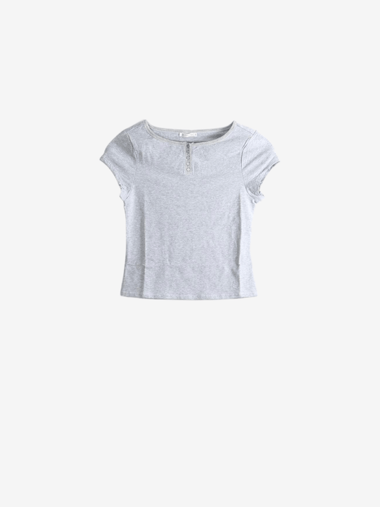 Grey shirt, front view