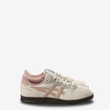 White sneakers,front view