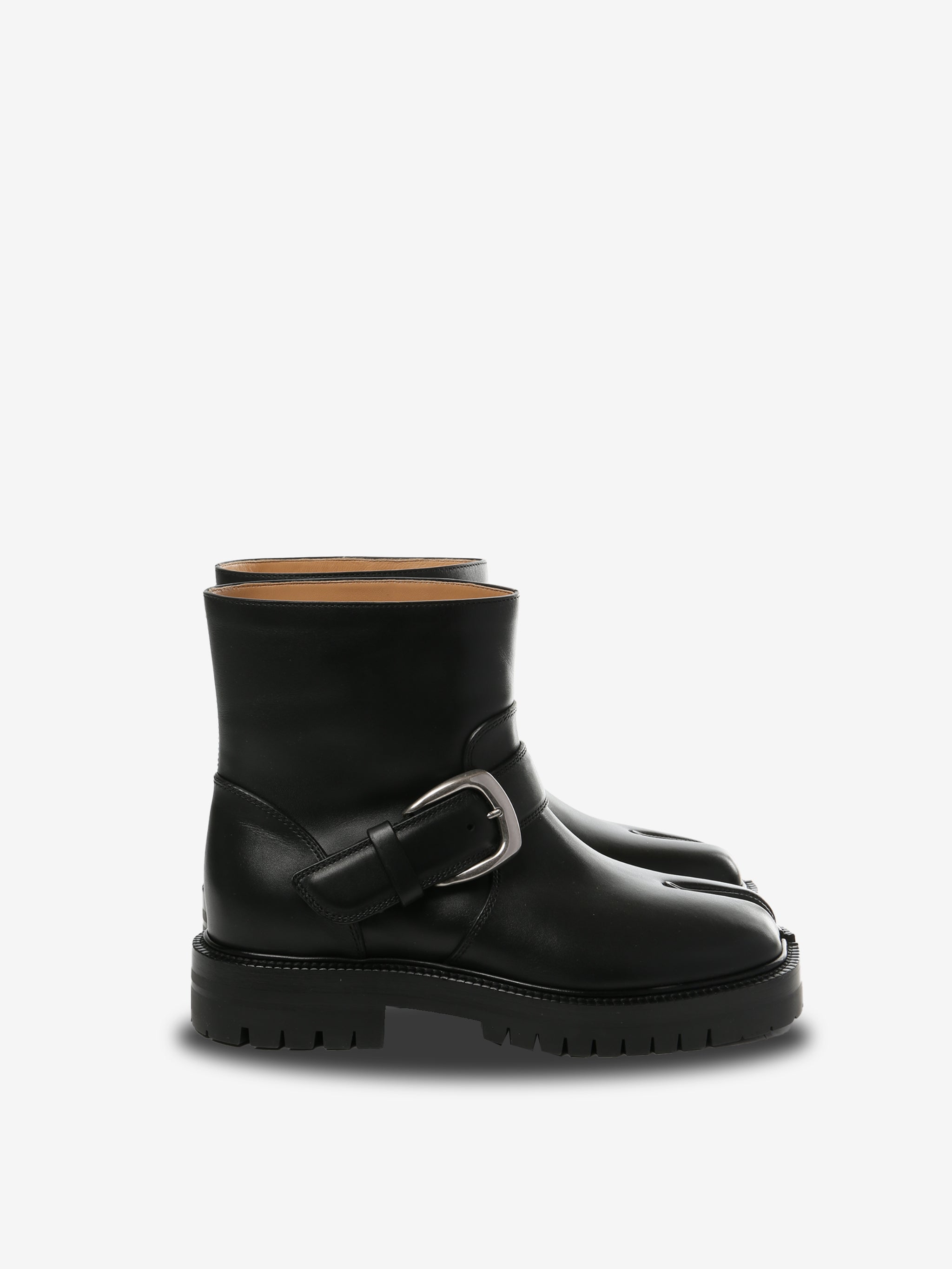 Black boot,front view