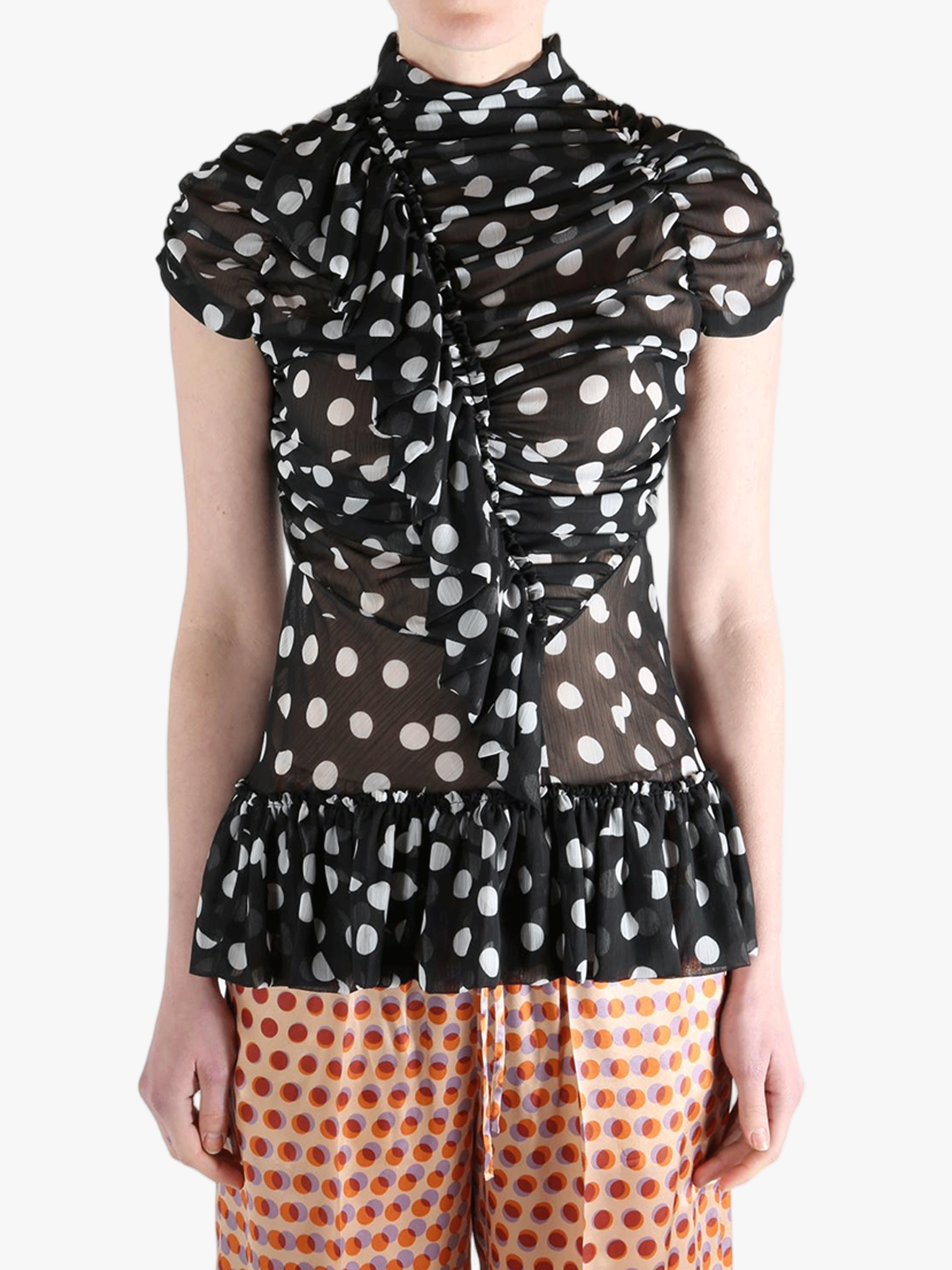 Black top worn by a person, showing the top‘s fit