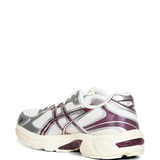 purple sneakers,back view